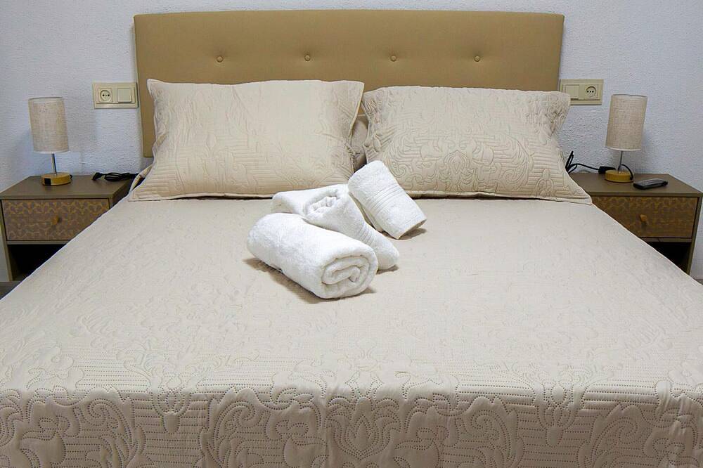 Apartamento entero, Apartamento acogedor con comodidades prácticas en Baza in Baza, Geoparque de Granada
