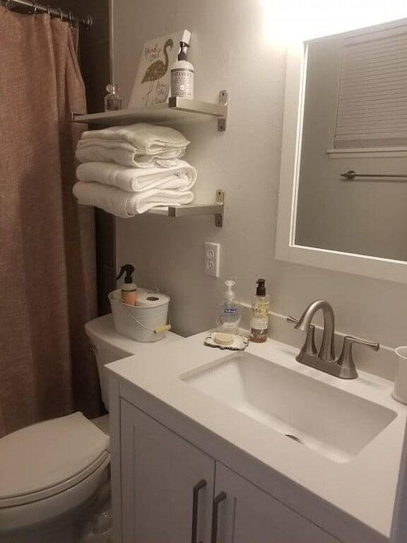 Ganze Wohnung, Stylish & Spacious Studio Suite – Minutes from the Strip! in Paradise, Nevada
