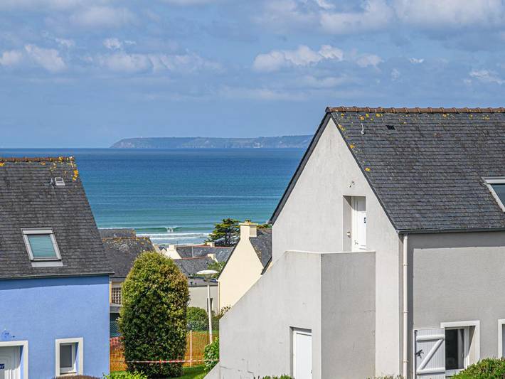 Location de vacances pour 6 personnes, avec jardin ainsi que terrasse et piscine à Saint-Nic - 2