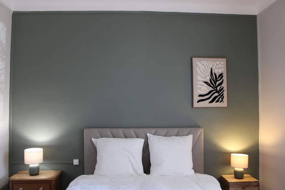 Provencal house with heated pool between Luberon & Alpilles - absolute calm in Cheval-Blanc, Parc naturel régional du Luberon