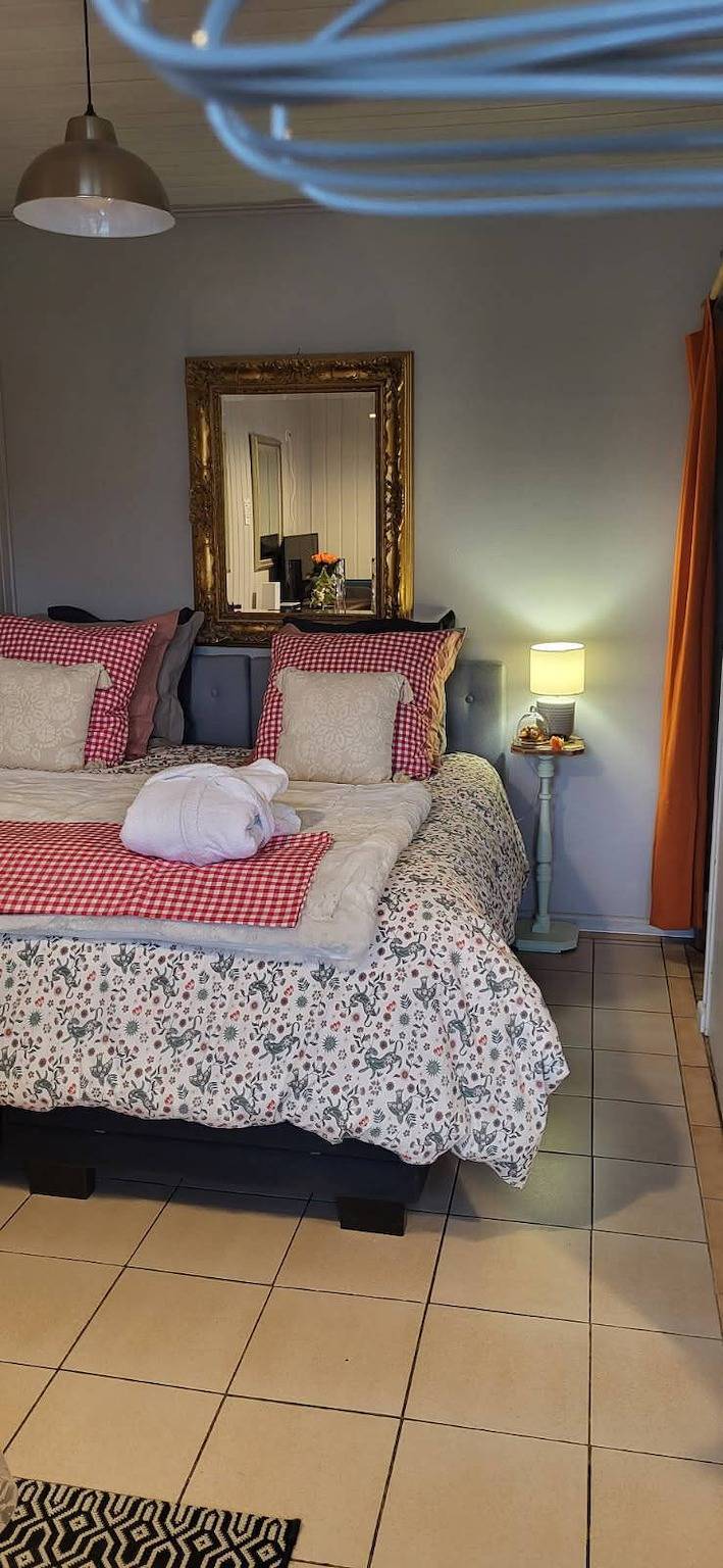 Chalet pour 2 personnes, avec jacuzzi ainsi que terrasse et jardin, animaux acceptés dans le Doubs - 2