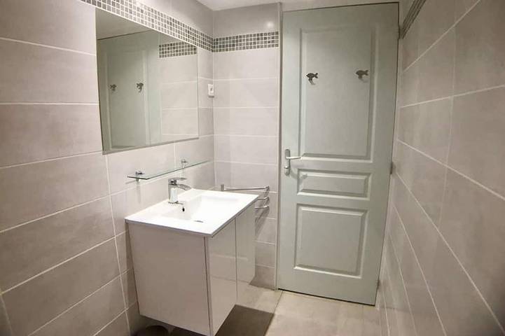 Appartamento intero, Cozy Villa with Terrace, 200m from Santa-Giulia Beach, A/C, Private Parking in Santa Giulia, Porto Vecchio