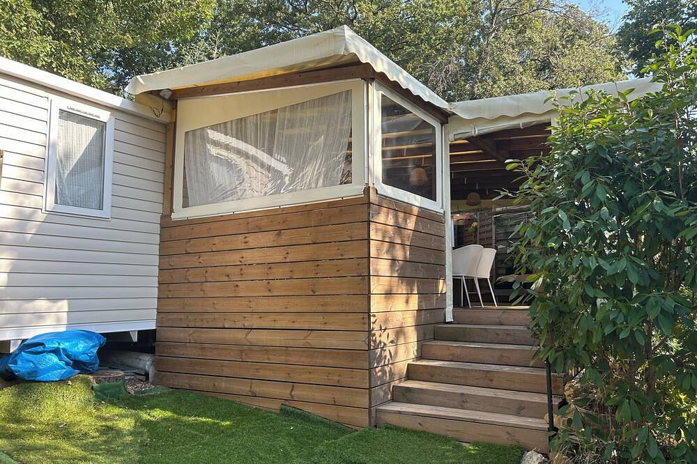 Voyage Home Mobile Home. Modern facilities on a 4-star campsite in Gassin, Côte méditerranéenne (France)
