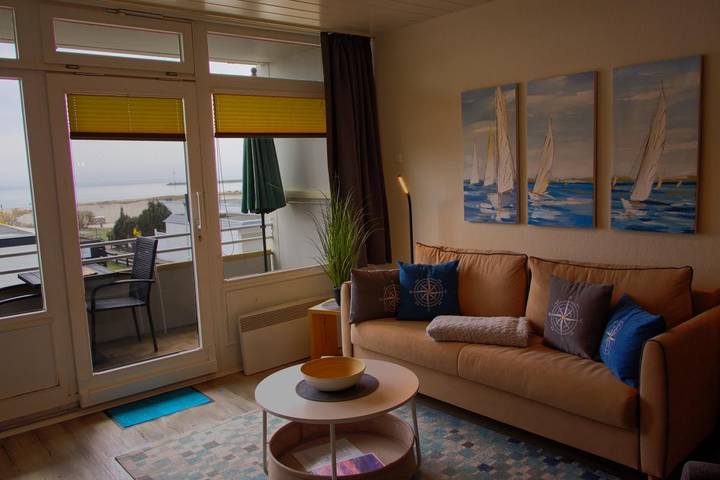 Ferienwohnung für 4 Personen, mit Balkon und Meerblick sowie Pool