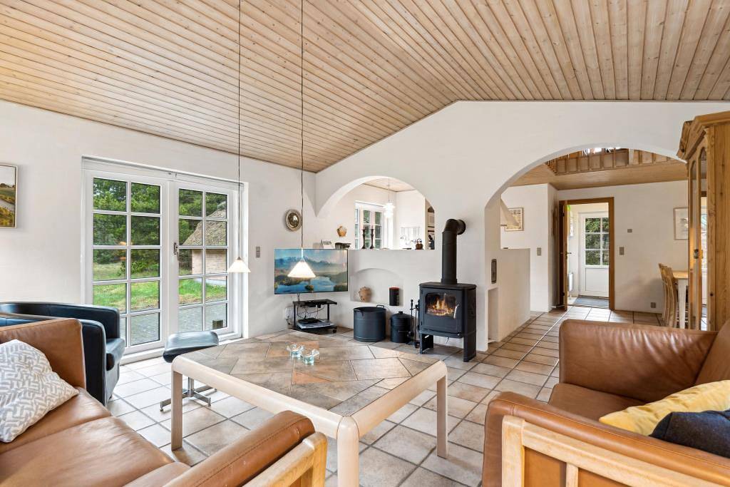 Schönes Reetdachhaus am Waldrand auf 2 Etagen – Mit Sauna, Whirlpool und extra Wc in Vester Husby, Husby (Dänemark)