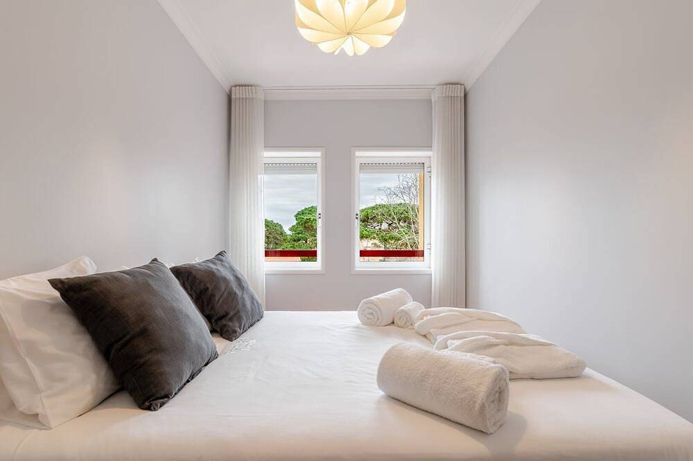 Geheel appartement, Seaside Urban Retreat – 5min to Esposende Beach in Marinhas, Esposende