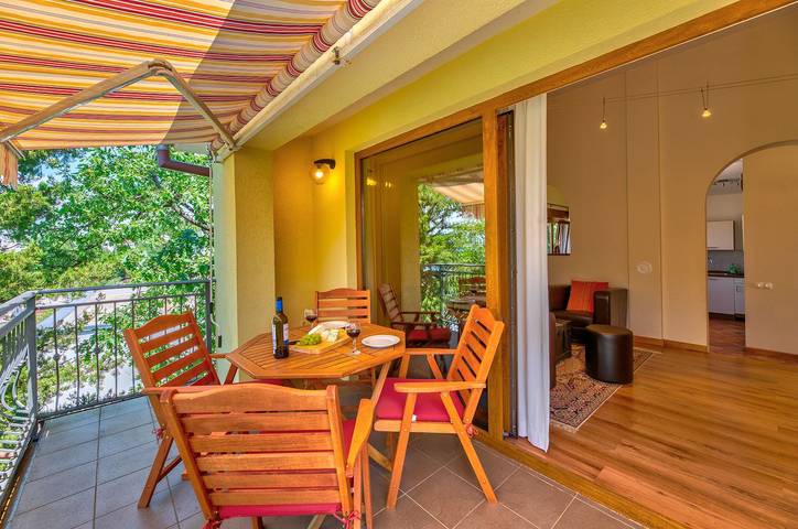 Gîte pour 5 personnes, avec terrasse et jardin à Selce