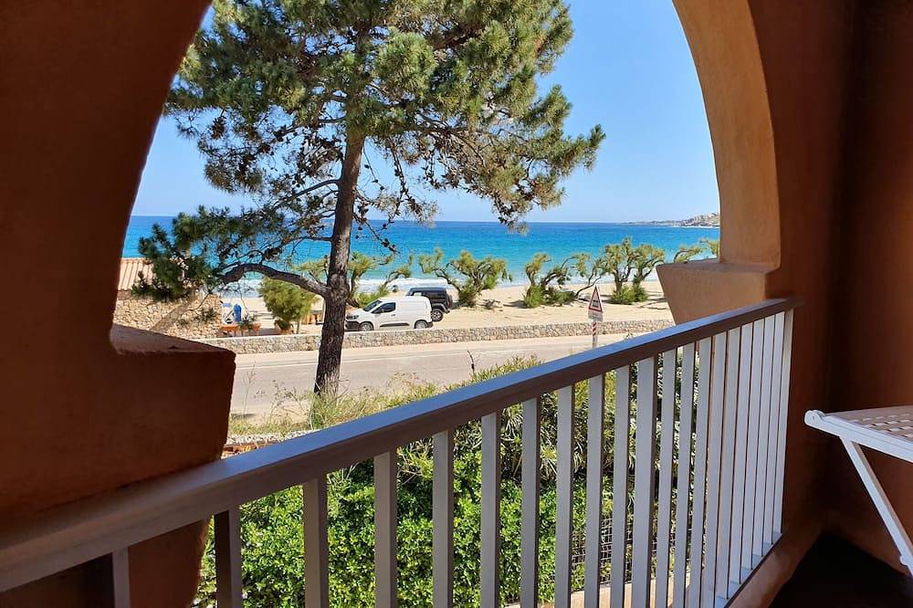 Appartement entier, Beau Studio 2 personnes, face à la Plage, Algajola, Corse, Bord de Mer, Parking in Algajola, Région de Calvi