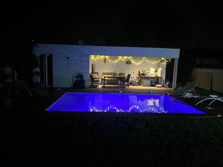 Location de vacances pour 2 personnes, avec piscine ainsi que terrasse et jardin à Artigues-près-Bordeaux