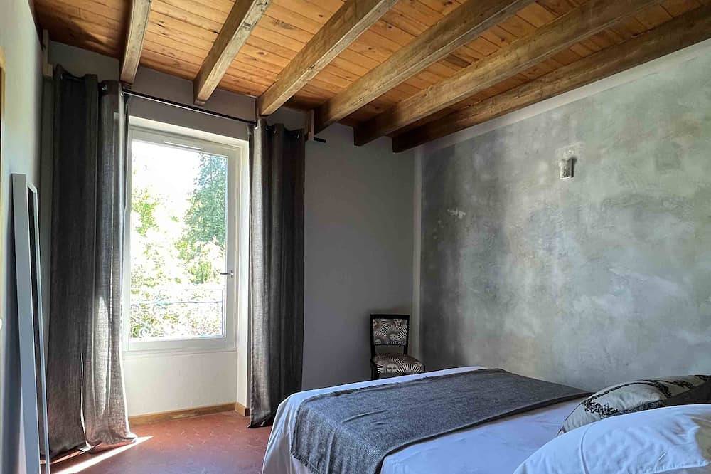 Maison de charme 3 étoiles avec piscine privative en bordure de rivière in Tour-de-Faure, Quercy