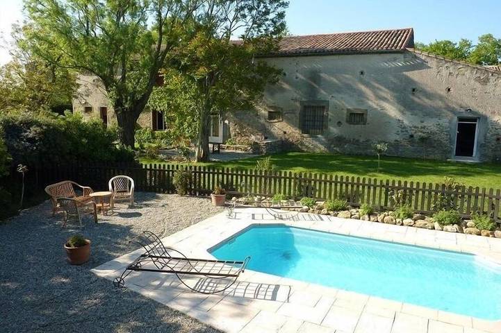 Gîte pour 7 personnes, avec Terrasse ainsi que Jardin et Piscine