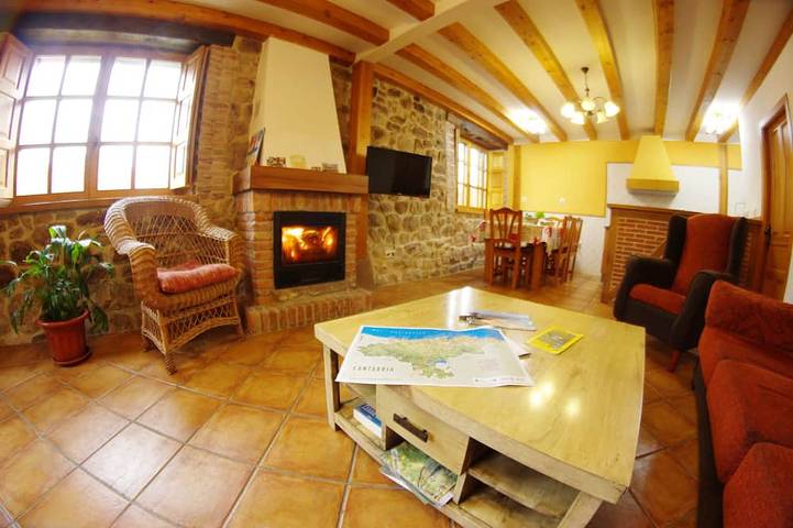Haus mit Garten für 6/7 Personen (La casa de Consuelo 1) in Viernoles, Torrelavega
