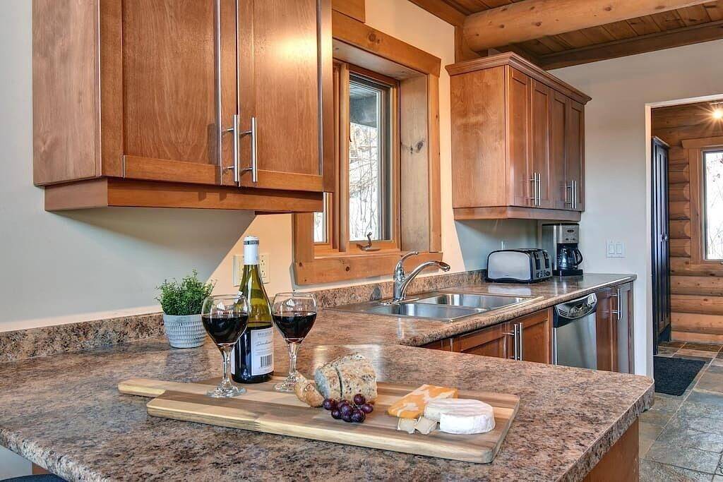 Chic Hot tub in mountain Tremblant Area in Labelle, Québec