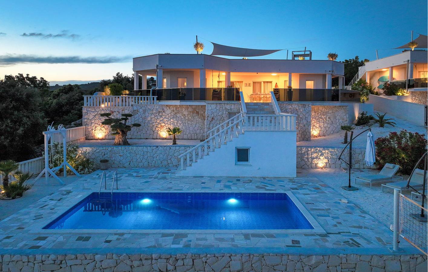 Gemütliche 2-Zimmer-Wohnung mit Pool, WLAN und Parkplatz in Strandnähe in Sevid, Split-Dalmatien