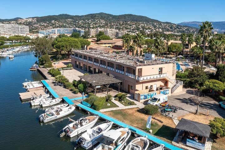 Gîte pour 5 personnes, avec piscine et bassin pour enfant, adapté aux familles dans Port de Cannes Marina - 4