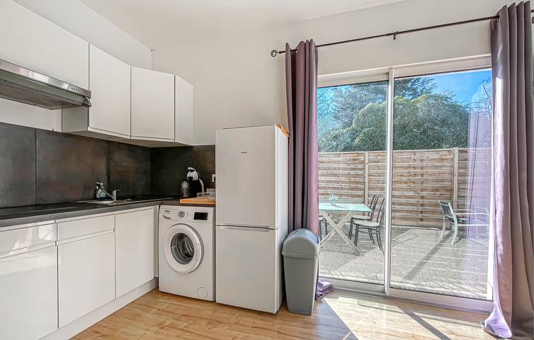 Modernes Apartment mit Parkplatz, AC, 1,5km nach Sernhac in Sernhac, Nimes und Umgebung