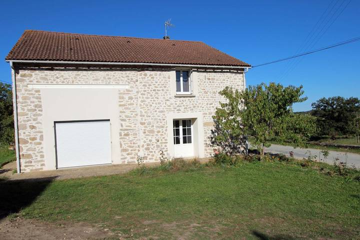 Gîte pour 7 personnes, avec jardin à Saint-Sornin-Leulac