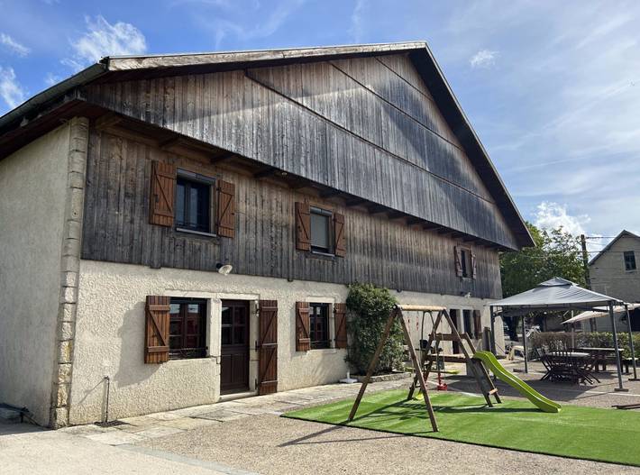 Gîte pour 14 personnes, avec sauna et terrasse ainsi que jacuzzi et jardin à Loray