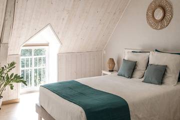 Gîte pour 4 personnes, avec piscine et terrasse dans Sainte-Suzanne-et-Chammes