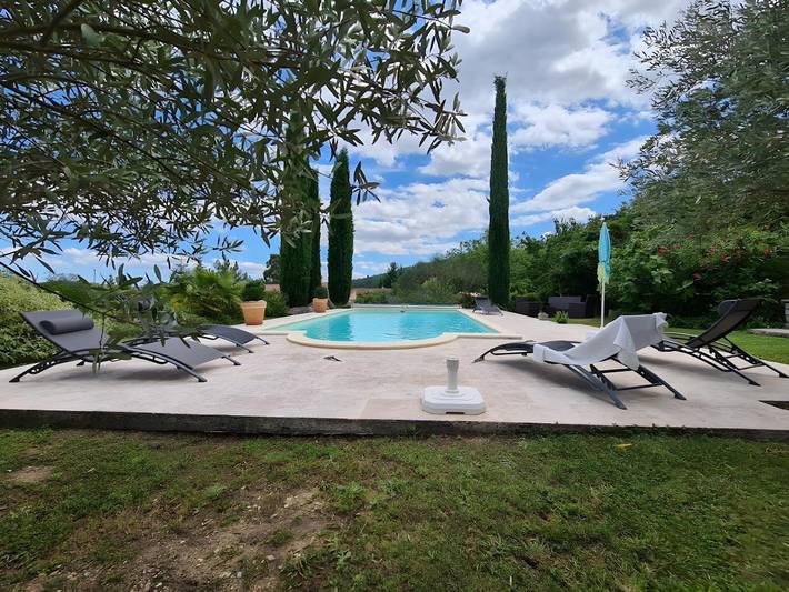 Location de vacances pour 7 personnes, avec piscine ainsi que jardin et terrasse à Courry - 3