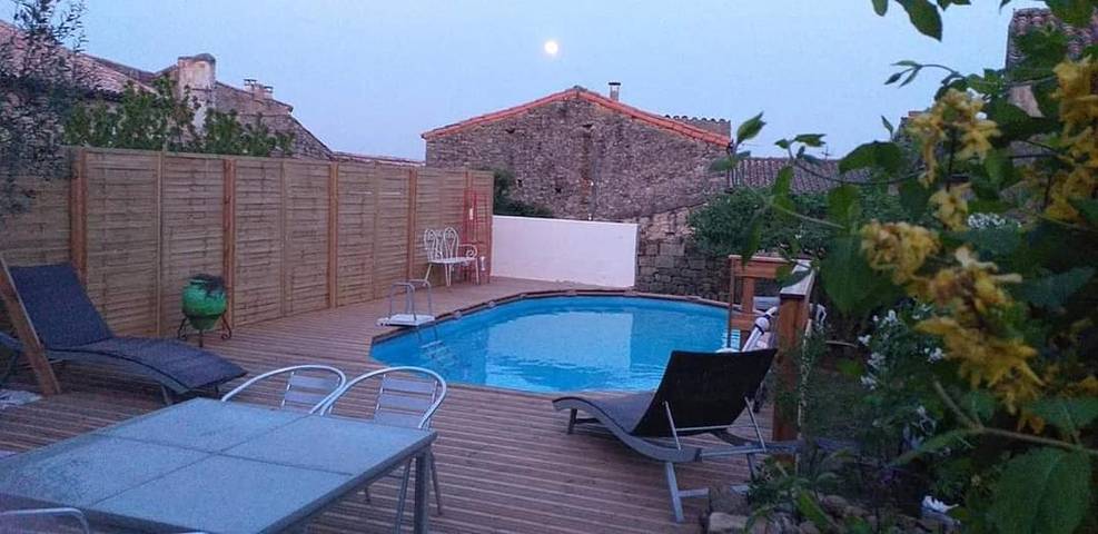 Gîte pour 25 personnes, avec balcon et vue, animaux acceptés à Chassiers - 4