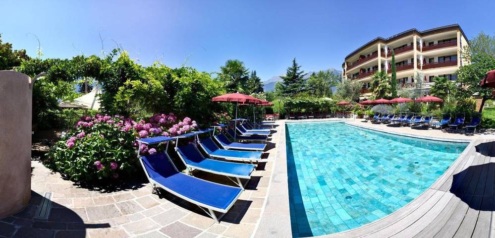 Appart’hôtel pour 4 personnes, avec jardin et vue ainsi que piscine et sauna