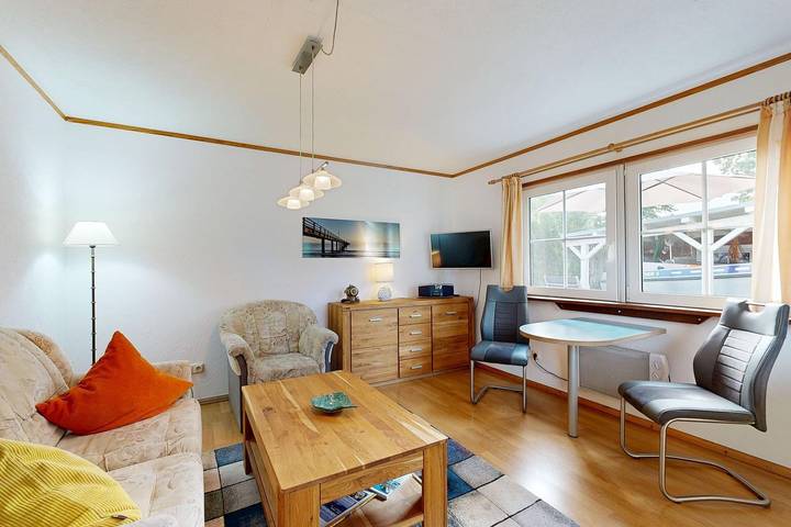 Kleines Ferienhaus für 2 Personen auf großem Grundstück in Binz in Binz, Rügen