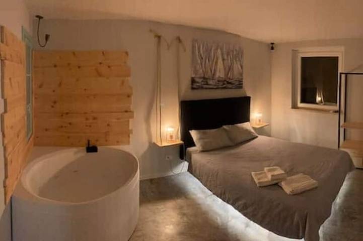 Ferienwohnung für 4 Personen, mit Terrasse und Whirlpool sowie Garten - 1