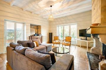 Location de vacances pour 7 personnes, avec jardin ainsi que balcon et piscine à Rauzan