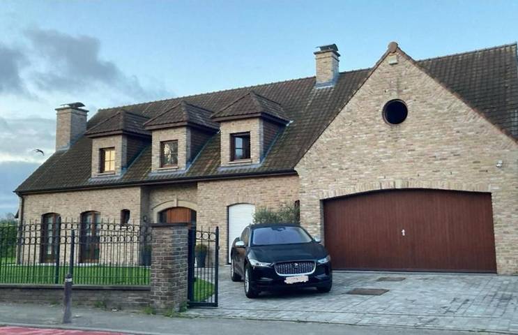 Location de vacances pour 14 personnes, avec jardin ainsi que jacuzzi et sauna à Alost