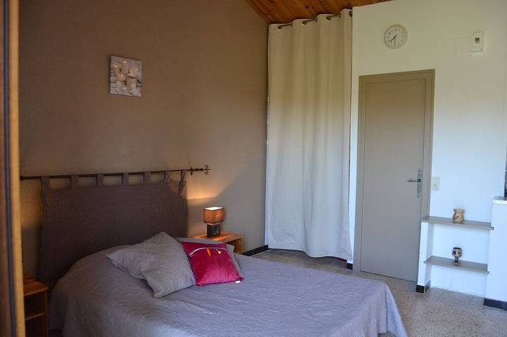Gîte pour 3 personnes, avec jardin et piscine à Saint-Dézéry - 2