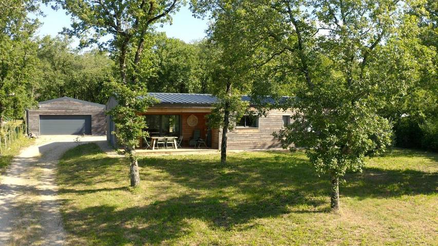 Villa pour 6 personnes, avec piscine ainsi que jardin et vue