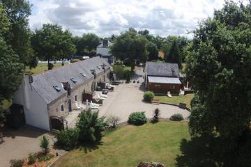 Gîte pour 22 personnes, avec jacuzzi ainsi que piscine et jardin à Camors