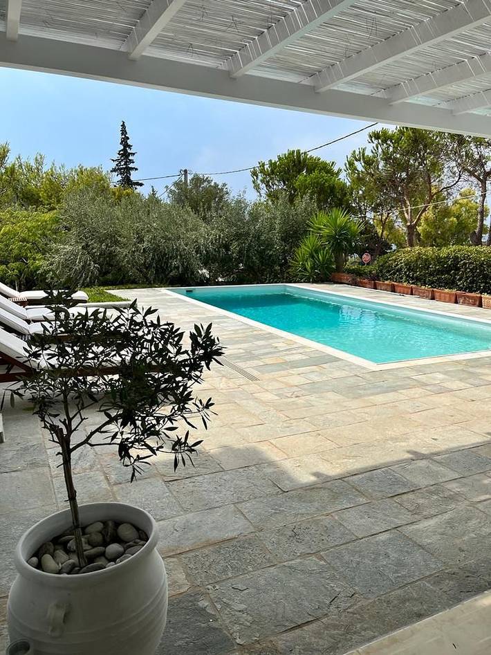5 Bedroom Villa with Private Pool, Saronida, Athens Riviera in Saronida, Región Costa Este de Ática