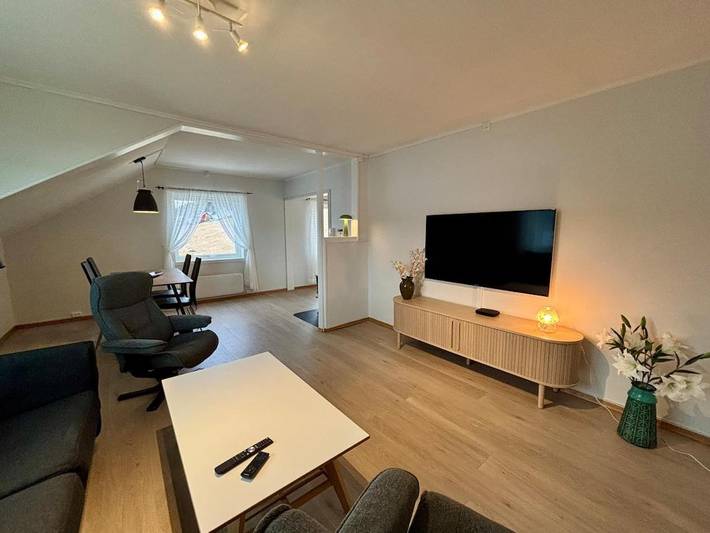 Ferienwohnung für 4 Personen, mit Balkon und Terrasse sowie Seeblick und Ausblick in Molde