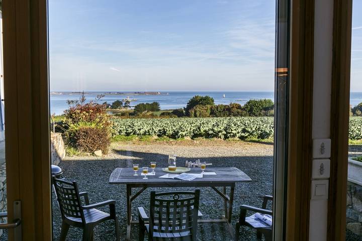 Gîte pour 5 personnes, avec jardin à Kerbors - 3