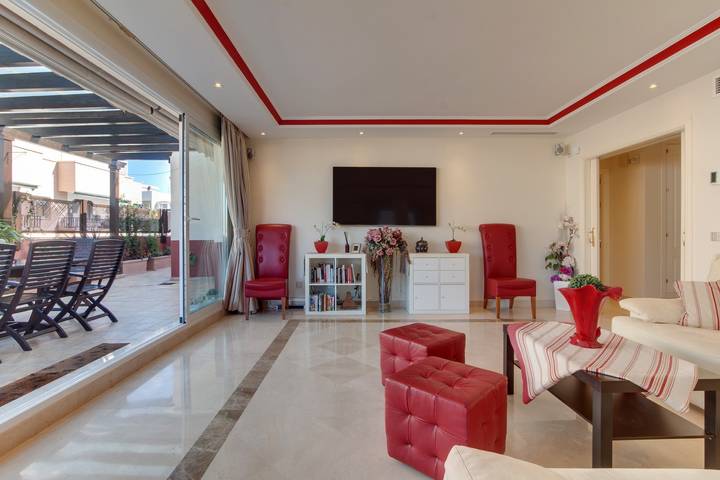 Apartamento inteiro, Apartamento 'Amazing' com vista para o mar, Wi-Fi e ar condicionado in Marbella Centro, Marbella