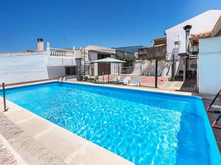 Chalet para 4 personas, con Terraza además de Jardín y Piscina en Alhama