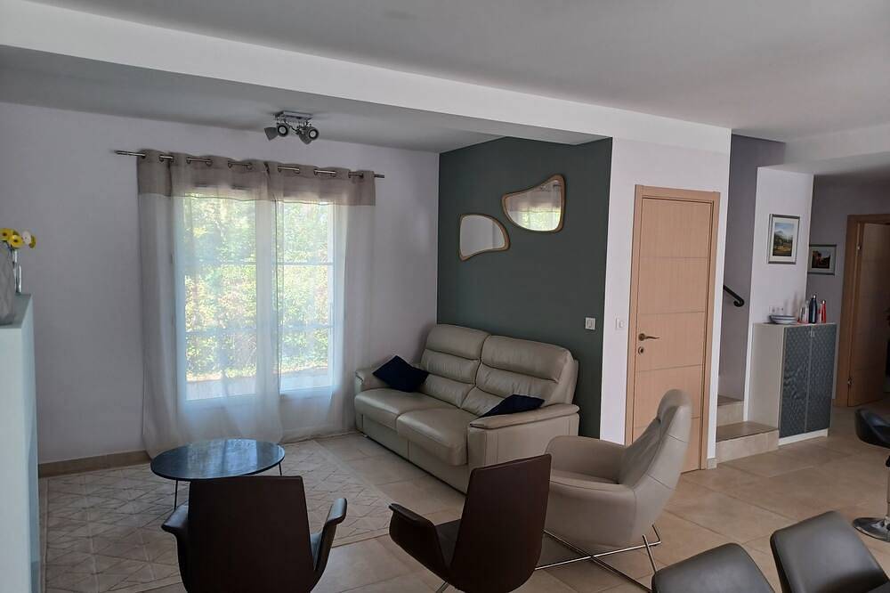 La Bastide Saint Roch - Modern and spacious in a quiet location with a pool in La Tour-d'Aigues, Parc naturel régional du Luberon