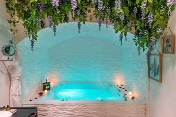 Gîte pour 2 personnes, avec jacuzzi ainsi que piscine et terrasse à Roquebrune-sur-Argens