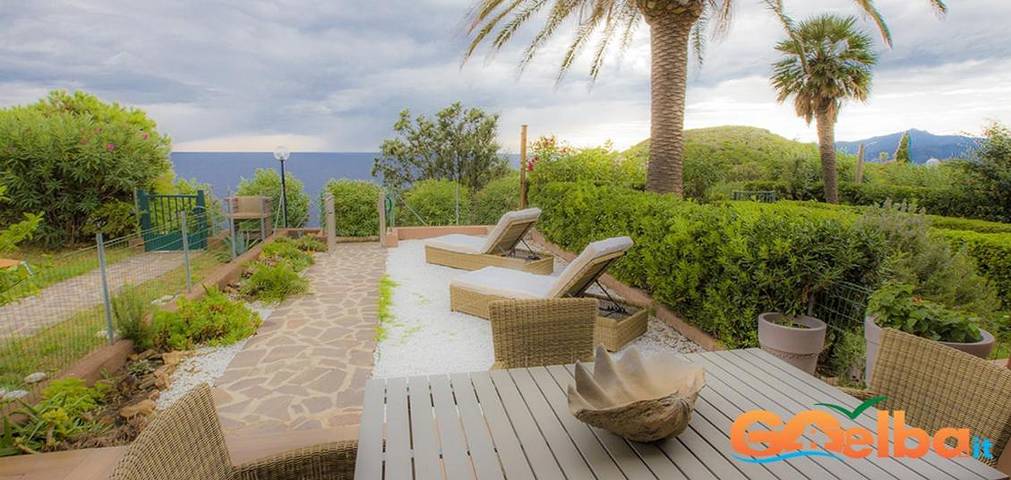 Ferienwohnung für 4 Personen, mit Ausblick und Garten in Innamorata