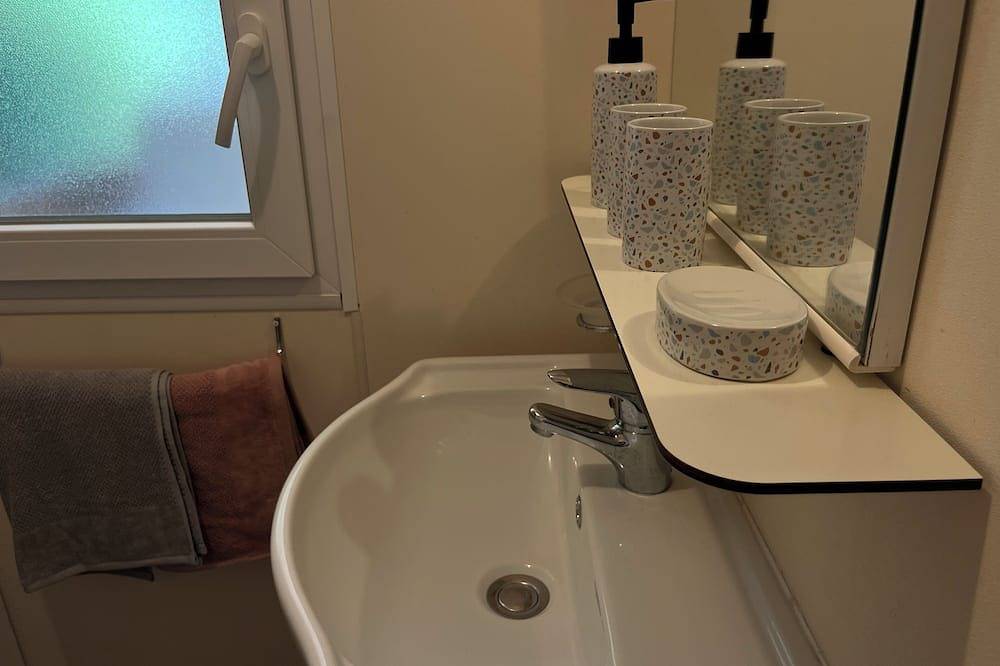 L'Echappée Belle by Sandra and Nico, comfortable mobile home in Camargue in 4 *.   in Gallargues-le-Montueux, Nimes en omgeving