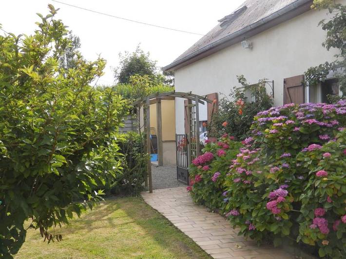 Location de vacances pour 2 personnes, avec terrasse ainsi que jardin et vue à Commes - 2