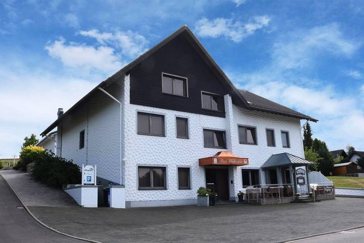 Hotel für 3 Personen, mit Balkon und Terrasse sowie Garten und Ausblick