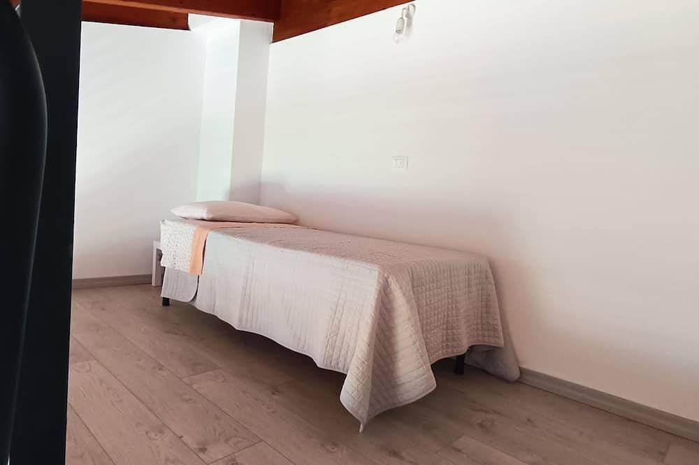 Ganze Wohnung, Zimmer „Iseo“. in Marone, Gemeinde Marone