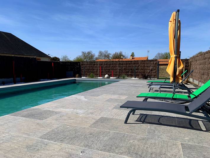 Gîte pour 6 personnes, avec Jacuzzi et Terrasse ainsi que Jardin et Piscine à La Garnache