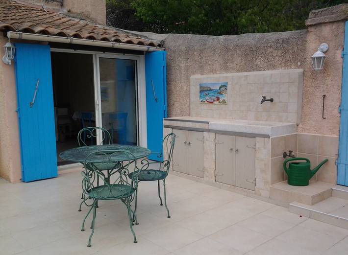 Gîte pour 2 personnes, avec jardin ainsi que terrasse et piscine à la La Ciotat - 3
