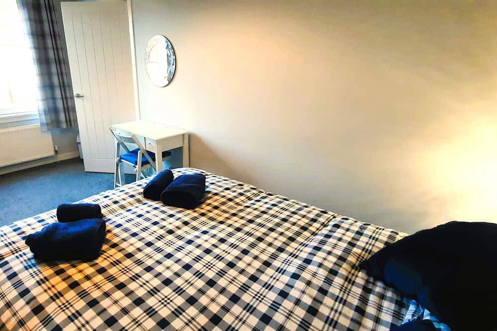 Tom's Place -  a bungalow that sleeps 4 guests  in 2 bedrooms in Kirkcudbright, Dumfries and Galloway