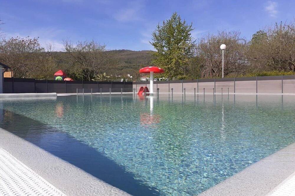 Camping 4 étoiles - Piscine - ccbeece in Foix, Ariège