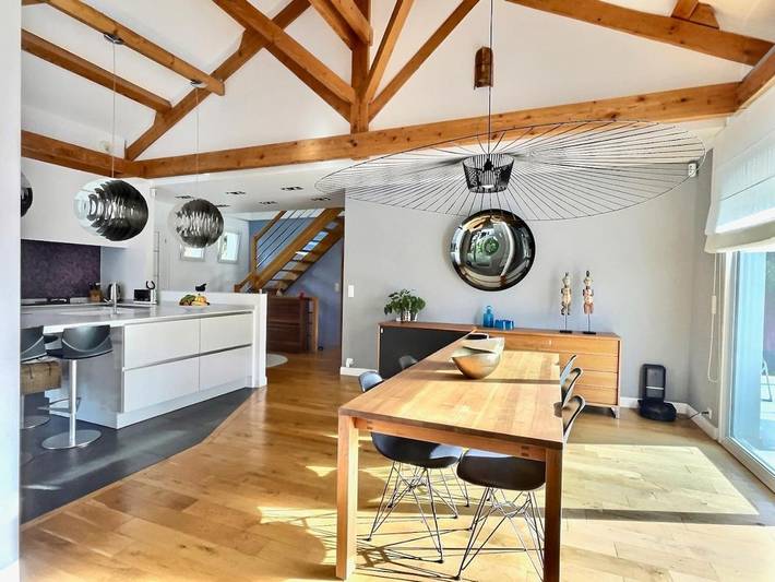 Location de vacances pour 8 personnes, avec Balcon et Terrasse ainsi que Jardin et Sauna à Divonne-les-Bains